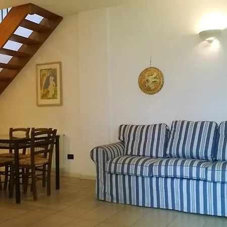 Duplex Con Doppi Servizi Piazza Aurora アパート *