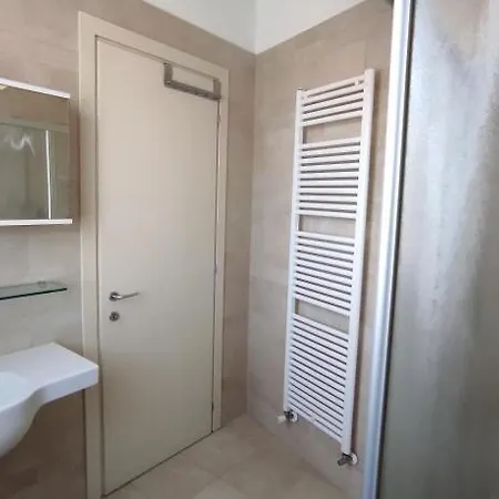 Duplex Con Doppi Servizi Piazza Aurora アパート
