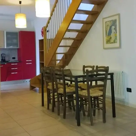 Duplex Con Doppi Servizi Piazza Aurora דירה